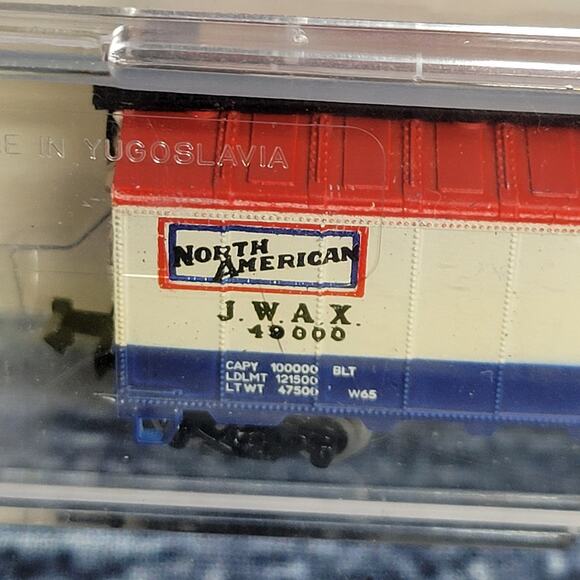 Vintage N scale North American Johnson boxcar train car red, white, and blue - Picture 2 of 8